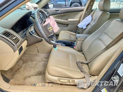 Zdjęcie 7 z 13 samochodu: 2006 HONDA ACCORD EX VIN:1HGCM56886A125232 - miniatura