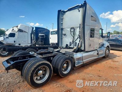 Czwarte zdjęcie samochodu z boku: 2022 KENWORTH T680 TRUCK CAB AND CHASSIS VIN:1XKYD49X2NJ124999 - miniatura