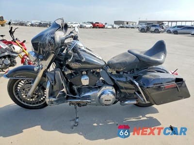 Trzecie zdjęcie samochodu z tyłu: 2012 HARLEY-DAVIDSON FLHTCU ULTRA CLASSIC ELECTRA GLIDE VIN:1HD1FCM18CB647812 - miniatura
