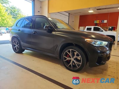 Czwarte zdjęcie samochodu z boku: 2023 BMW X5 M50I VIN:5UXJU4C03P9R05865 - miniatura