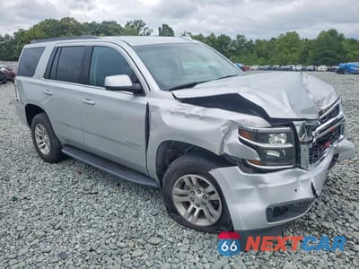 Czwarte zdjęcie samochodu z boku: 2018 CHEVROLET TAHOE K1500 LT VIN:1GNSKBKC1JR332264 - miniatura