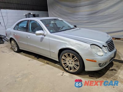 Czwarte zdjęcie samochodu z boku: 2008 MERCEDES-BENZ E 350 4MATIC VIN:WDBUF87X58B228852 - miniatura