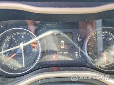 Zdjęcie 9 z 13 samochodu: 2016 JEEP CHEROKEE LATITUDE VIN:1C4PJLCB0GW351296 - miniatura