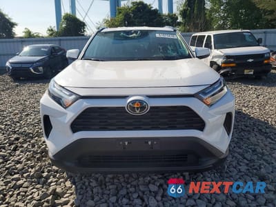 Piąte zdjęcie samochodu w środku: 2025 TOYOTA RAV4 XLE VIN:2T3P1RFV7SW586746 - miniatura