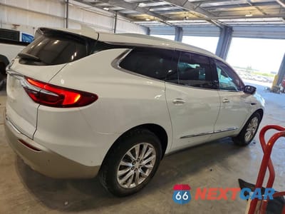 Trzecie zdjęcie samochodu z tyłu: 2021 BUICK ENCLAVE PREMIUM VIN:5GAEVBKW5MJ176693 - miniatura