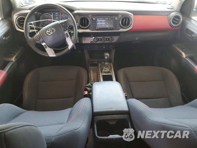 Zdjęcie 8 z 13 samochodu: 2019 TOYOTA TACOMA SR5 VIN:5TFAX5GN0KX159948 - miniatura
