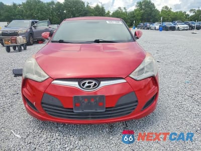 Piąte zdjęcie samochodu w środku: 2013 HYUNDAI VELOSTER BASE VIN:KMHTC6AD0DU097722 - miniatura