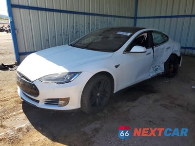 2016 TESLA MODEL S 5YJSA1E2XGF124696 - główne zdjęcie licytacji z USA - miniatura