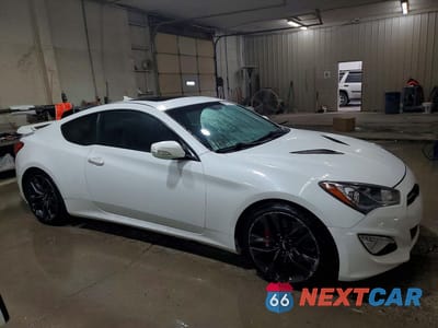 Czwarte zdjęcie samochodu z boku: 2013 HYUNDAI GENESIS COUPE 3.8L VIN:KMHHU6KJ6DU107550 - miniatura
