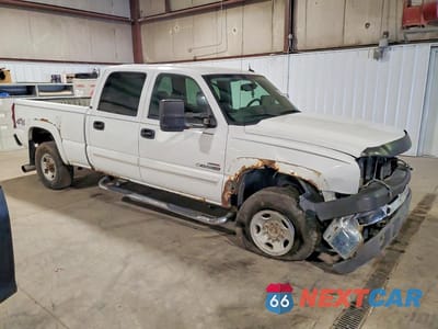 Czwarte zdjęcie samochodu z boku: 2005 CHEVROLET SILVERADO K2500 HEAVY DUTY VIN:1GCHK23295F911342 - miniatura