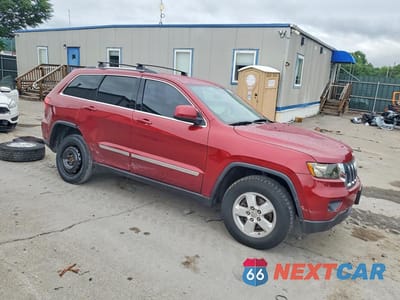 Czwarte zdjęcie samochodu z boku: 2012 JEEP GRAND CHEROKEE LAREDO VIN:1C4RJFAG0CC347351 - miniatura