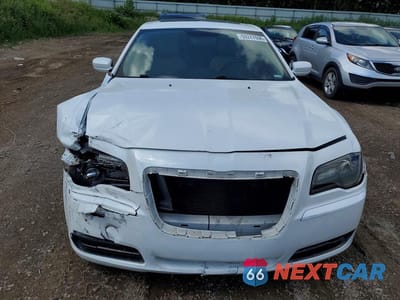 Piąte zdjęcie samochodu w środku: 2013 CHRYSLER 300 VIN:2C3CCAAG2DH530093 - miniatura