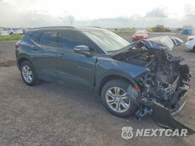 Czwarte zdjęcie samochodu z boku: 2020 CHEVROLET BLAZER 1LT VIN:3GNKBBRA9LS543393 - miniatura
