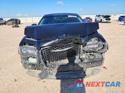 Piąte zdjęcie samochodu w środku: 2019 CHRYSLER 300 TOURING VIN:2C3CCAAGXKH738767 - miniatura