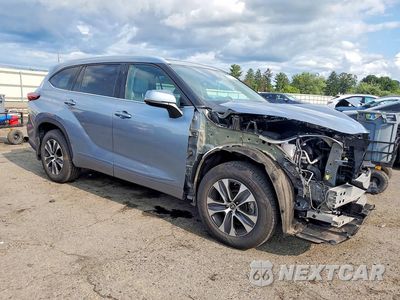 Czwarte zdjęcie samochodu z boku: 2022 TOYOTA HIGHLANDER XLE VIN:5TDGZRBHXNS244707 - miniatura