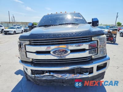 Piąte zdjęcie samochodu w środku: 2017 FORD F350 SUPER DUTY VIN:1FT8W3DT2HEE45197 - miniatura