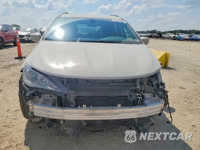Piąte zdjęcie samochodu w środku: 2017 CHRYSLER PACIFICA TOURING L VIN:2C4RC1BG9HR656794 - miniatura