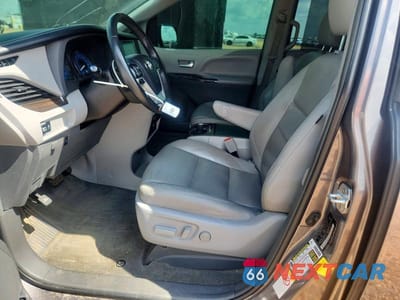 Zdjęcie 7 z 13 samochodu: 2018 TOYOTA SIENNA XLE 8-PASSENGER VIN:5TDYZ3DCXJS925169 - miniatura