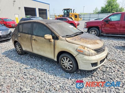Czwarte zdjęcie samochodu z boku: 2010 NISSAN VERSA 1.8 S VIN:3N1BC1CP2AL448102 - miniatura