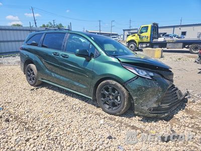 Czwarte zdjęcie samochodu z boku: 2025 TOYOTA SIENNA WOODLAND EDITION VIN:5TDCSKFC3SS206269 - miniatura