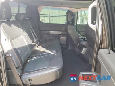 Zdjęcie 11 z 14 samochodu: 2023 FORD F350 VIN:1FT8W3BTXPED48184 - miniatura