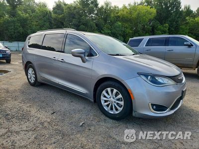 Czwarte zdjęcie samochodu z boku: 2017 CHRYSLER PACIFICA TOURING L VIN:2C4RC1BG0HR538035 - miniatura