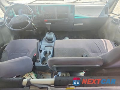 Zdjęcie 8 z 12 samochodu: 2014 ISUZU NPR HD VIN:54DC4J1BXES803946 - miniatura