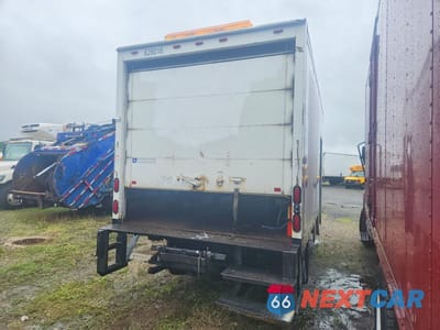 Trzecie zdjęcie samochodu z tyłu: 2010 ISUZU NPR VIN:JALC4W160A7002541 - miniatura