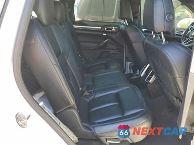 Zdjęcie 11 z 13 samochodu: 2018 PORSCHE CAYENNE VIN:WP1AA2A26JKA06970 - miniatura