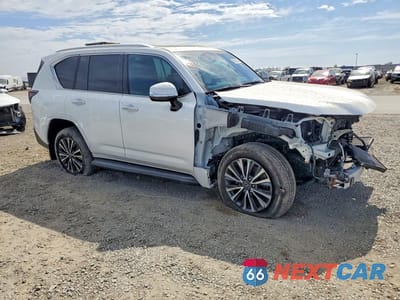 Czwarte zdjęcie samochodu z boku: 2024 LEXUS LX 600 PREMIUM VIN:JTJAB7CXXR4052240 - miniatura