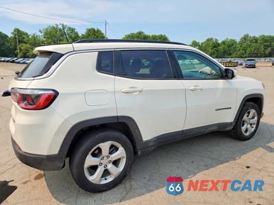 Trzecie zdjęcie samochodu z tyłu: 2019 JEEP COMPASS LATITUDE VIN:3C4NJDBBXKT776585 - miniatura
