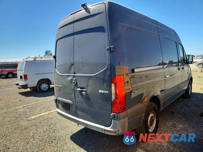 Trzecie zdjęcie samochodu z tyłu: 2019 MERCEDES-BENZ SPRINTER 2500/3500 DELIVERY VAN VIN:WD4PF0CD9KP034482 - miniatura
