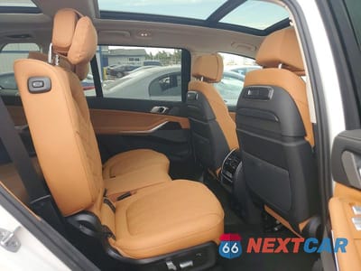 Zdjęcie 10 z 13 samochodu: 2027 BMW X7 XDRIVE40I VIN:5UX23EM04V9428758 - miniatura