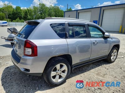 Trzecie zdjęcie samochodu z tyłu: 2017 JEEP COMPASS LATITUDE VIN:1C4NJDEB3HD162312 - miniatura