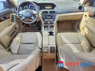Zdjęcie 8 z 12 samochodu: 2013 MERCEDES-BENZ C 250 VIN:WDDGF4HB3DR270535 - miniatura