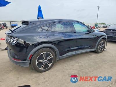Trzecie zdjęcie samochodu z tyłu: 2021 FORD MUSTANG MACH-E SELECT VIN:3FMTK1SS9MMA33511 - miniatura