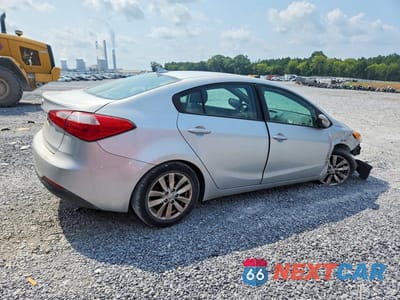 Trzecie zdjęcie samochodu z tyłu: 2016 KIA FORTE LX VIN:KNAFX4A65G5446252 - miniatura
