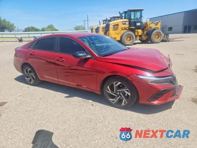Czwarte zdjęcie samochodu z boku: 2025 HYUNDAI ELANTRA SEL SPORT VIN:KMHLM4DG3SU871496 - miniatura
