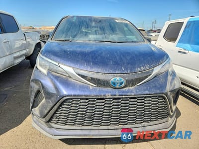 Piąte zdjęcie samochodu w środku: 2022 TOYOTA SIENNA XSE VIN:5TDXRKEC0NS090659 - miniatura