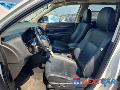 Zdjęcie 7 z 12 samochodu: 2014 MITSUBISHI OUTLANDER SE VIN:JA4AZ3A33EZ002102 - miniatura