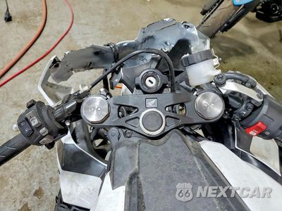 Zdjęcie 7 z 9 samochodu: 2026 HONDA CBR1000 RR VIN:JH2SC7710TK900517 - miniatura