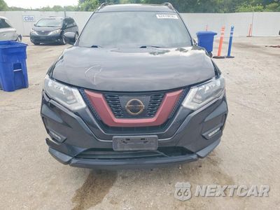 Piąte zdjęcie samochodu w środku: 2017 NISSAN ROGUE SV VIN:KNMAT2MV8HP585121 - miniatura