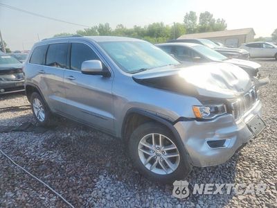 Czwarte zdjęcie samochodu z boku: 2017 JEEP GRAND CHEROKEE LAREDO VIN:1C4RJFAG4HC651435 - miniatura