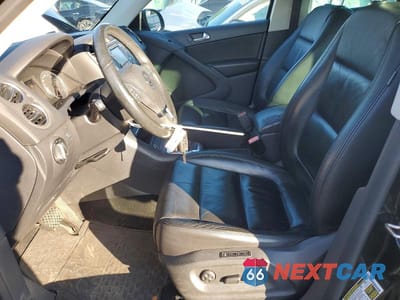 Zdjęcie 7 z 13 samochodu: 2011 VOLKSWAGEN TIGUAN S VIN:WVGAV7AX1BW550801 - miniatura