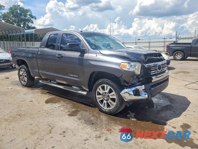 Czwarte zdjęcie samochodu z boku: 2017 TOYOTA TUNDRA SR5 VIN:5TFRM5F1XHX115426 - miniatura