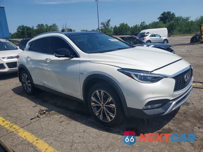 Czwarte zdjęcie samochodu z boku: 2017 INFINITI QX30 PREMIUM VIN:SJKCH5CR0HA031250 - miniatura