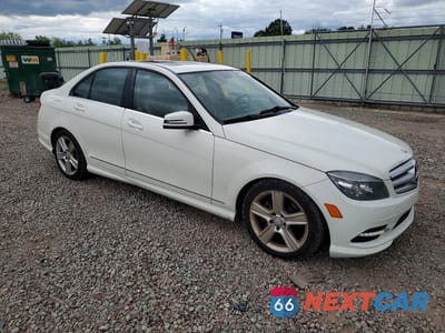 Czwarte zdjęcie samochodu z boku: 2011 MERCEDES-BENZ C 300 4MATIC VIN:WDDGF8BB6BR153156 - miniatura