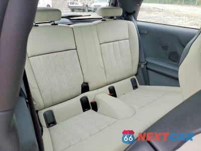 Zdjęcie 10 z 13 samochodu: 2025 MINI COOPER BASE VIN:WMW13GD00S2W42463 - miniatura
