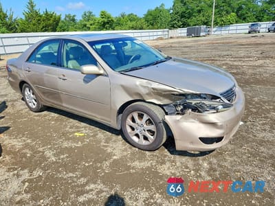Czwarte zdjęcie samochodu z boku: 2005 TOYOTA CAMRY XLE V6 VIN:4T1BF30K65U102845 - miniatura