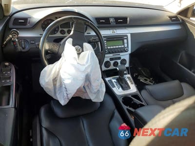 Zdjęcie 8 z 12 samochodu: 2008 VOLKSWAGEN PASSAT KOMFORT VIN:WVWAK73C78P051236 - miniatura